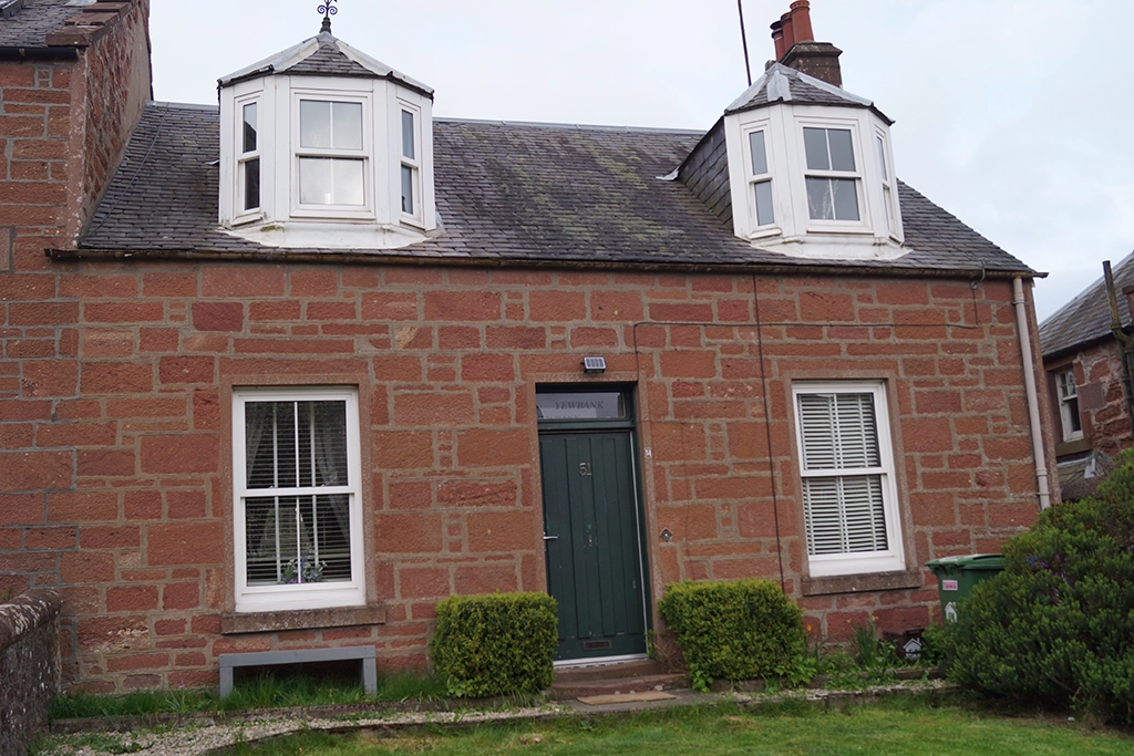 Charming Spacious Cottage In Kirriemuir