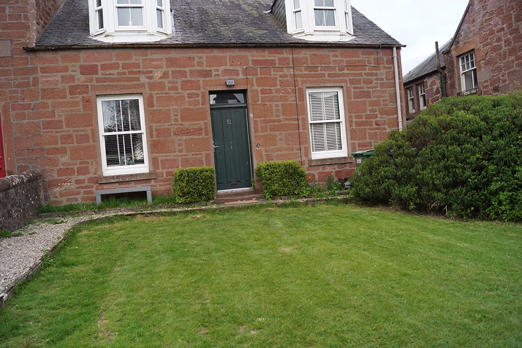 Charming Spacious Cottage In Kirriemuir